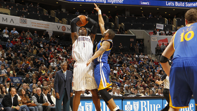 雅且充满挑 雅且充满挑