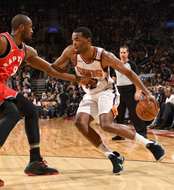 低平球穿过 低平球穿过